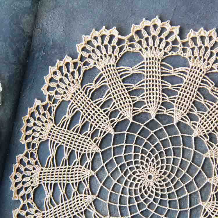 Trilho de Mesa Ponto Xadrez em 2023  Desenhos bordados à mão, Designs de  bordados, Padrões de tapeçaria de croche